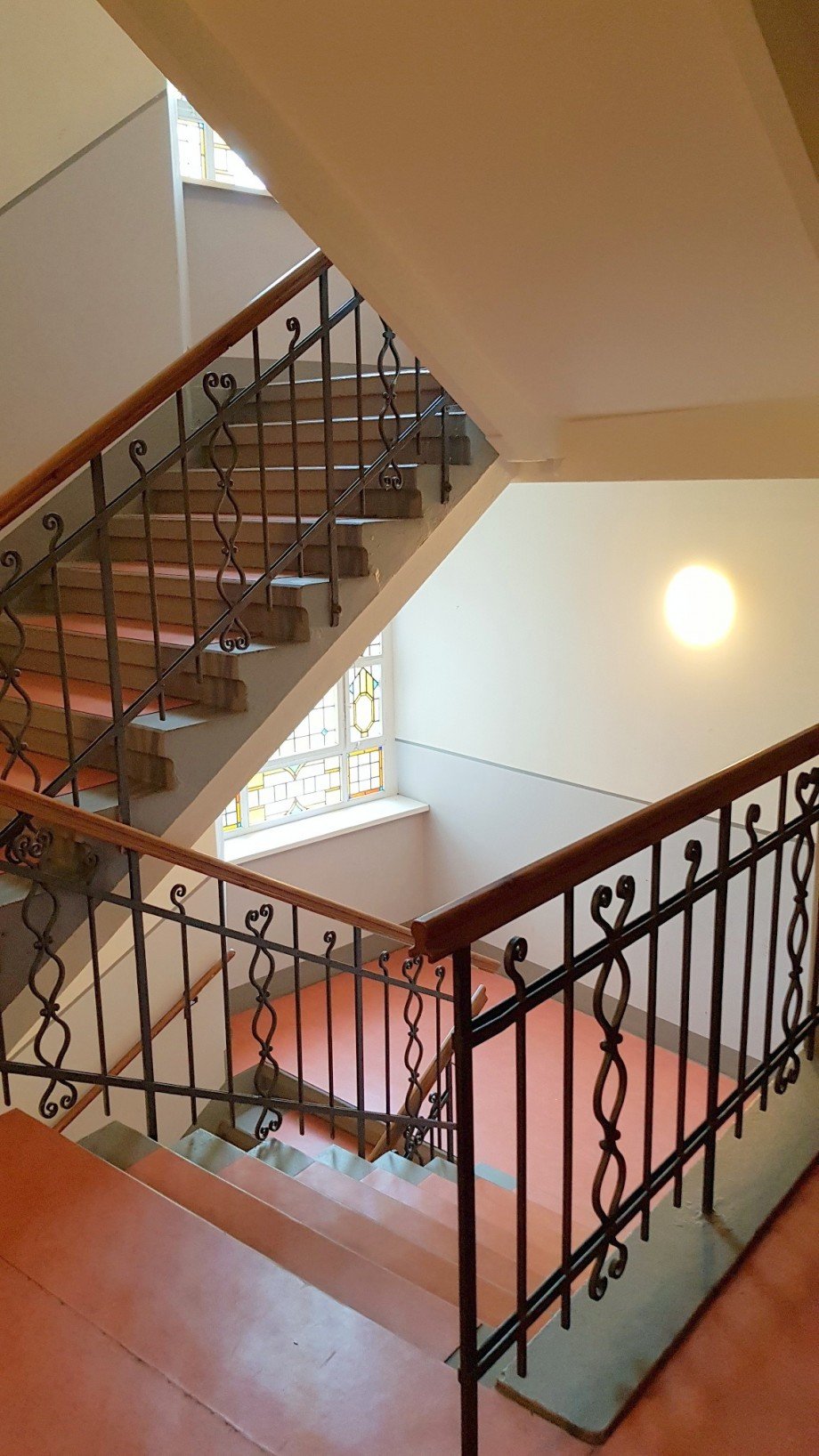Stilvolles Treppenhaus Etagenwohnung Dresden