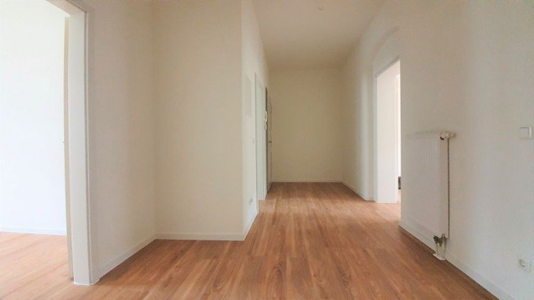 Ger�umige, zentrale Diele Dresden Etagenwohnung RENOVIERT und FREI! 3-Raum-Etagenwohnung in Dresden