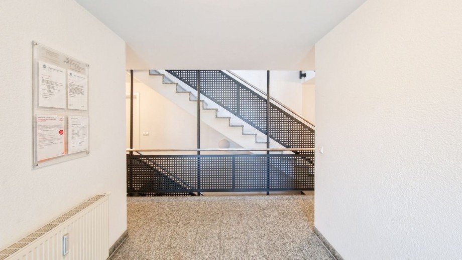 Ansprechendes Treppenhaus Terrassenwohnung Pirna