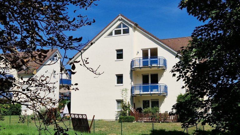 Hausansicht Bannewitz Maisonettewohnung Wohlf�hl 3-Raum-Maisonette-Wohnung mit Balkon, 2 B�der und Tiefgaragen-Stellplatz
