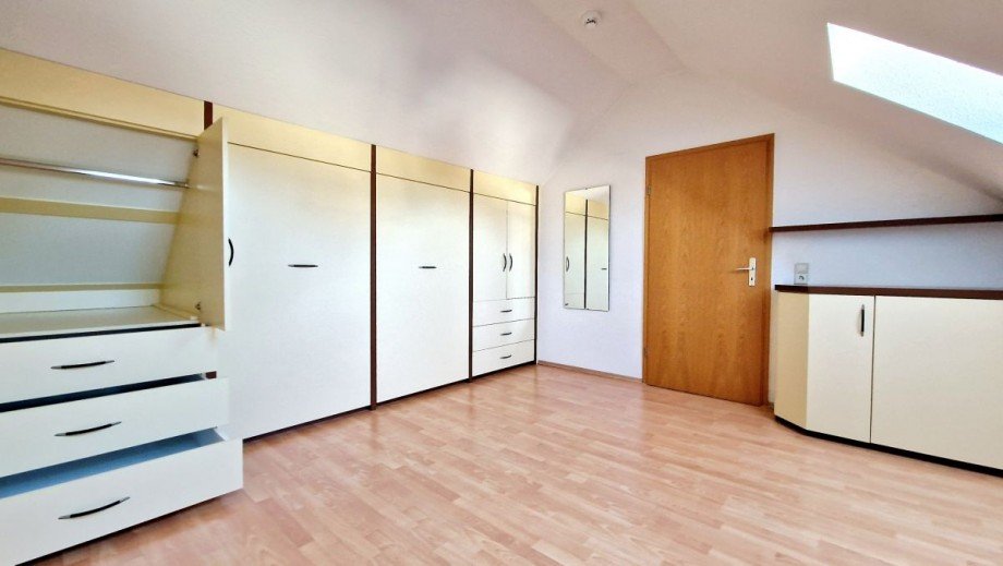 Schlafzimmer mit sehr viel Stauraum Maisonettewohnung Bannewitz